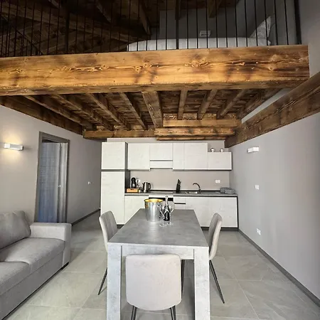 Holiday home Dimora Rosaspina Adro
